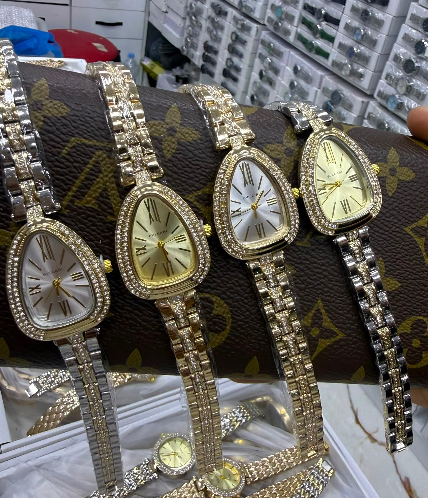 Montre femme Serpenti cristal – 4 coloris