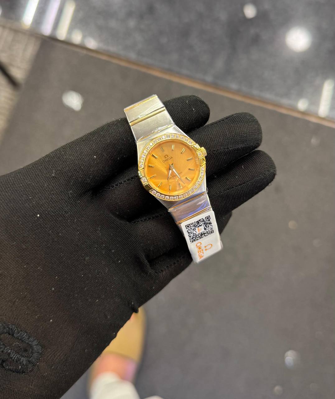 Omega constellation quartz - or sedna