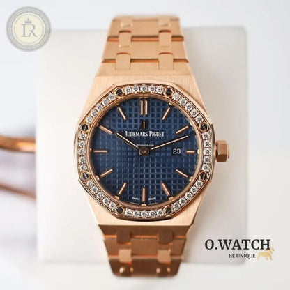 Audemars Piguet Royal Oak Selfwinding, cadran bleu, sertie de diamants.
